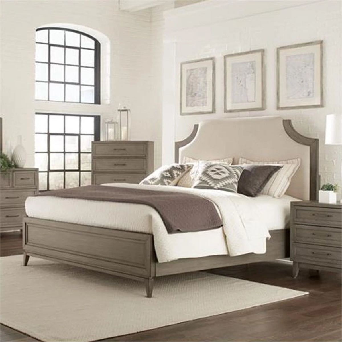 Upholstered Queen Panel Bed R579