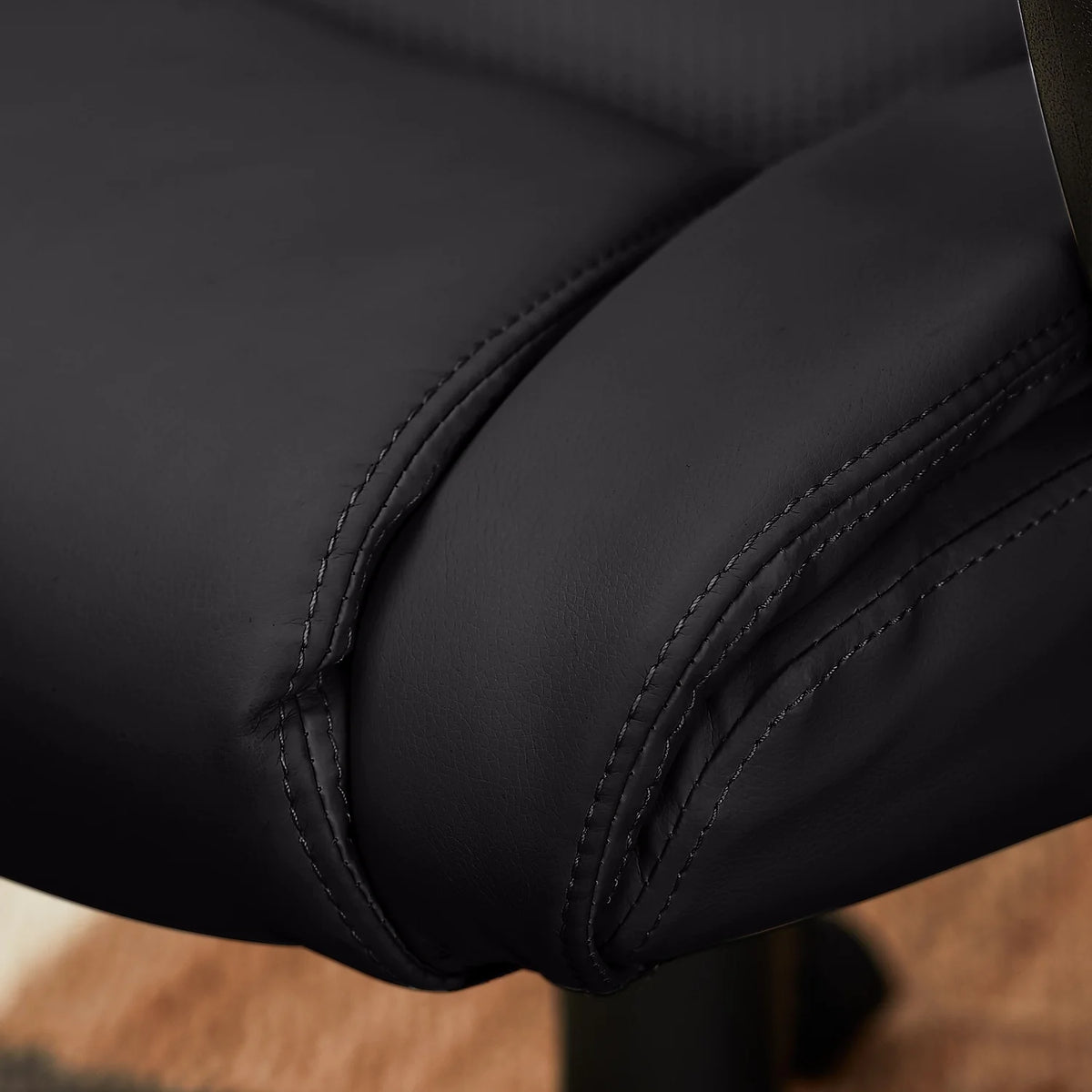 Black Bonded Leather Executive Chair R889