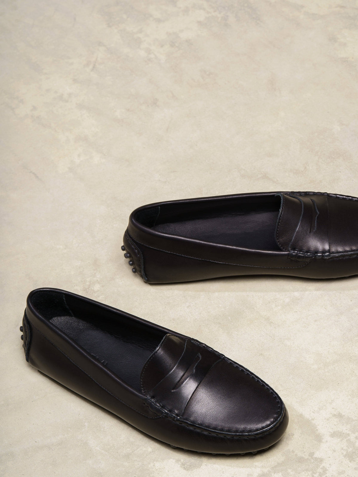 Black 7.5 US Shoes J320