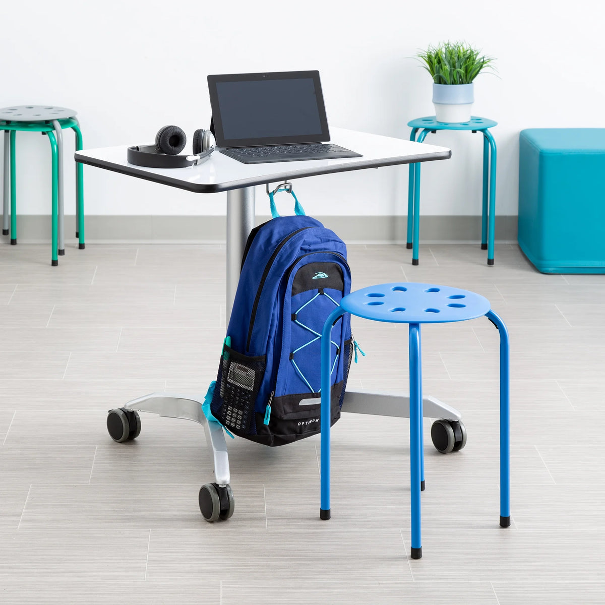 Stacking Stool Set 17.75" H Seat Pack of 4 I387672