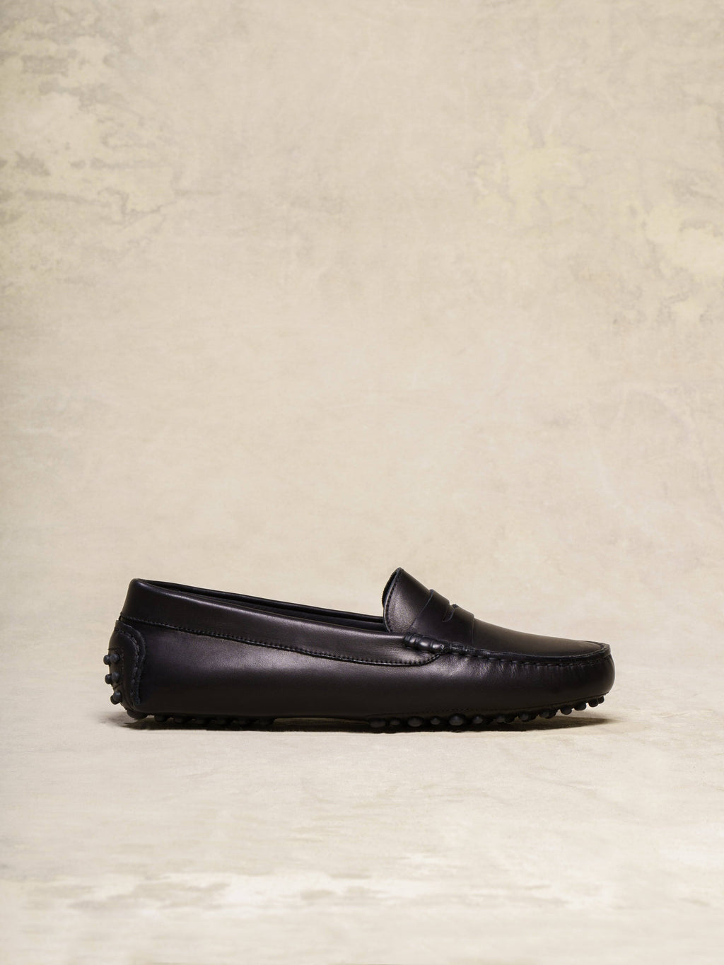Black 7.5 US Shoes J320