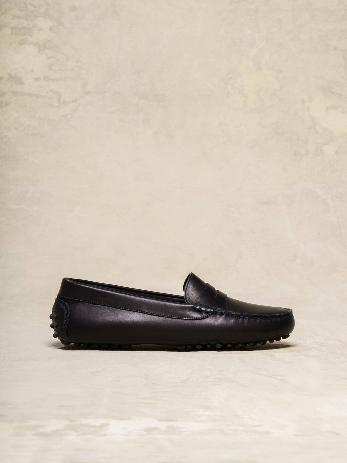Black 7.5 US Shoes J320