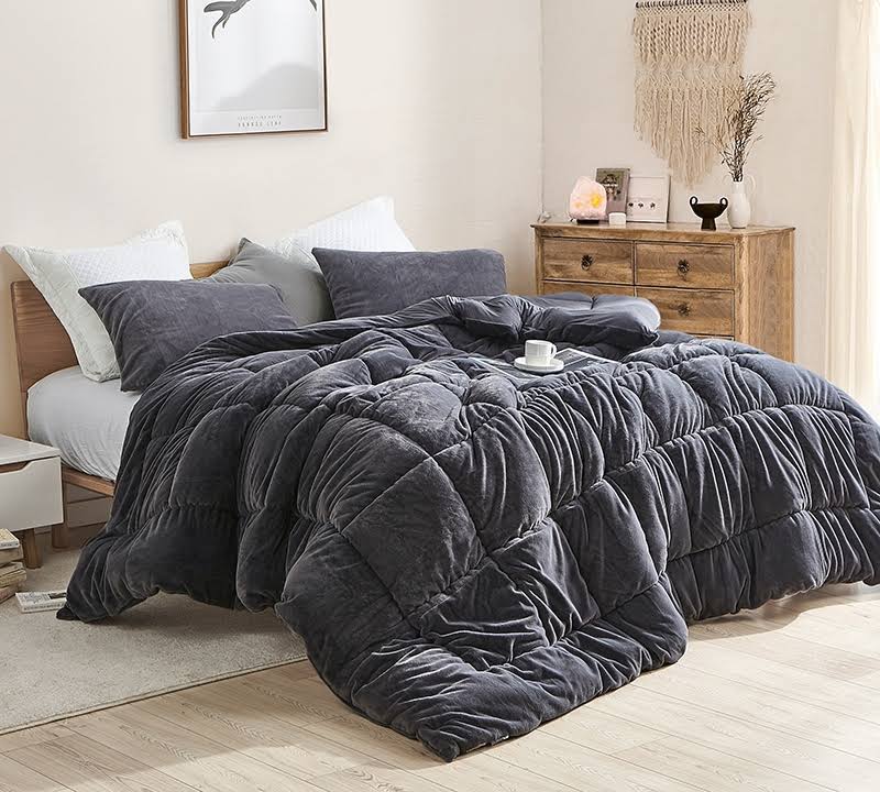 Queen Black Comforter P567