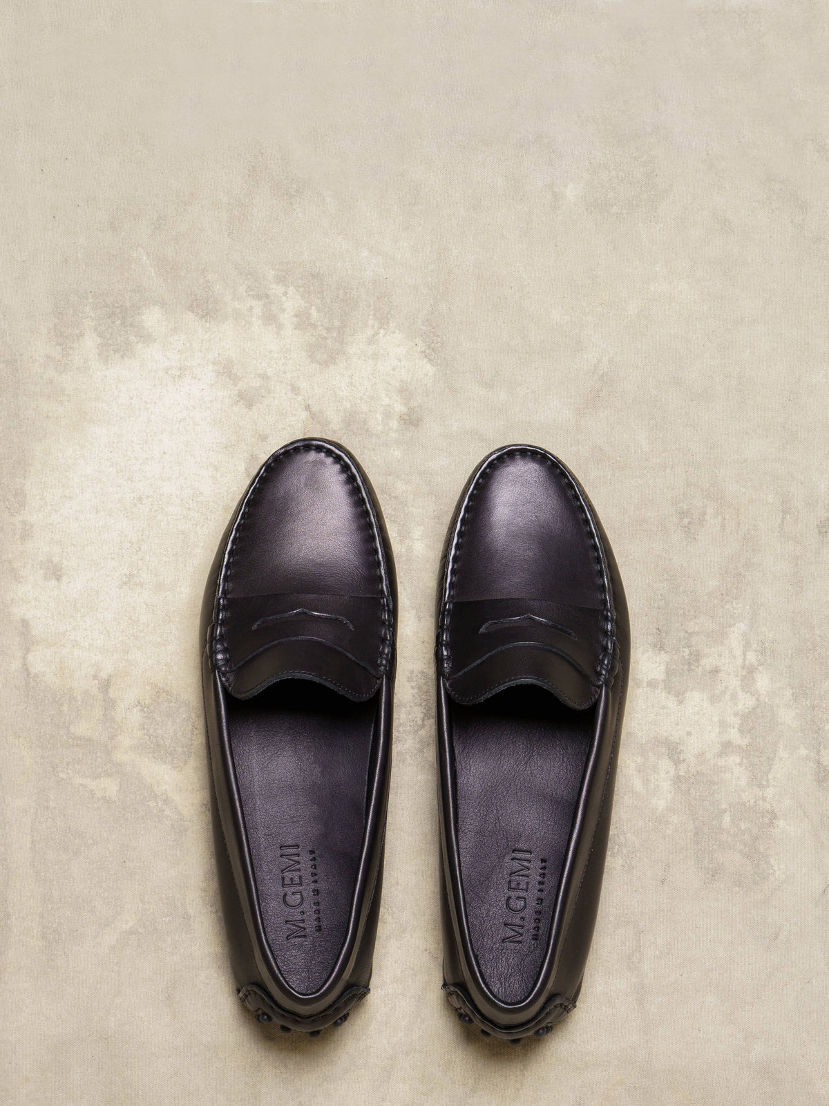 Black 7.5 US Shoes J320